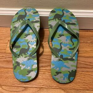🦕 dinosaur 🦖 flip flops NWOT women’s 7 youth 5